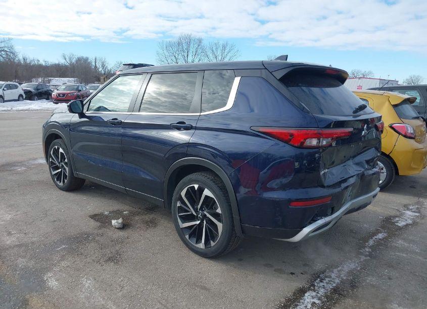 Photo 3 of 2024 Mitsubishi Outlander SE 2.5 2WD/SE BLACK EDITION S-AWC/SE BLACK EDITION W/PANO ROOF S-AWC (VIN JA4J3VA81RZ044539)