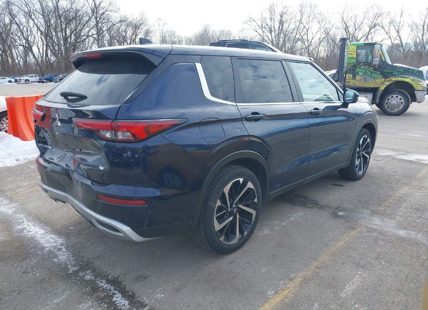 Photo 4 of 2024 Mitsubishi Outlander SE 2.5 2WD/SE BLACK EDITION S-AWC/SE BLACK EDITION W/PANO ROOF S-AWC (VIN JA4J3VA81RZ044539)