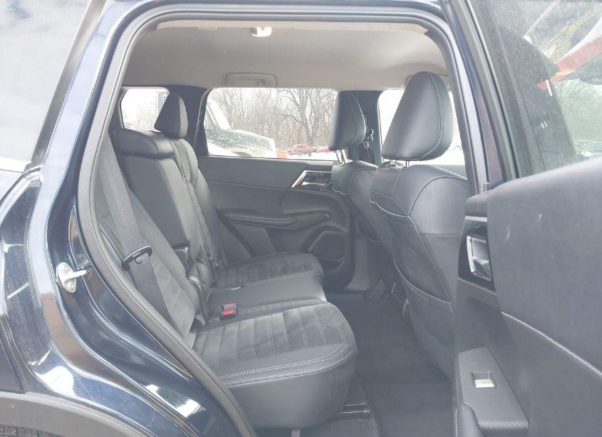 Photo 8 of 2024 Mitsubishi Outlander SE 2.5 2WD/SE BLACK EDITION S-AWC/SE BLACK EDITION W/PANO ROOF S-AWC (VIN JA4J3VA81RZ044539)