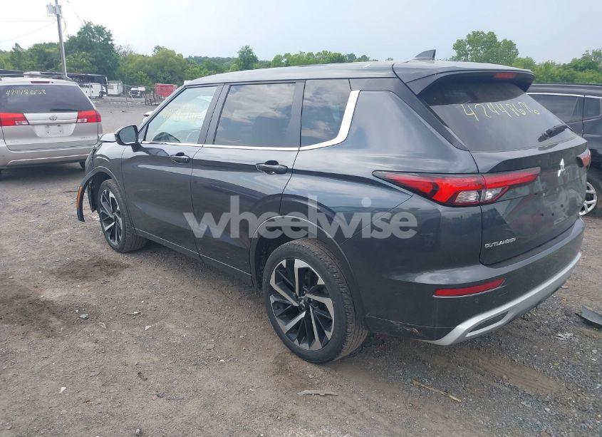 Photo 3 of 2024 Mitsubishi Outlander SE 2.5 2WD/SE BLACK EDITION S-AWC/SE BLACK EDITION W/PANO ROOF S-AWC (VIN JA4J3VA81RZ049952)