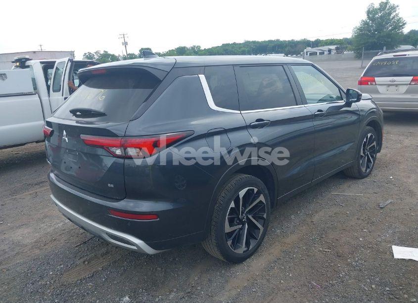 Photo 4 of 2024 Mitsubishi Outlander SE 2.5 2WD/SE BLACK EDITION S-AWC/SE BLACK EDITION W/PANO ROOF S-AWC (VIN JA4J3VA81RZ049952)