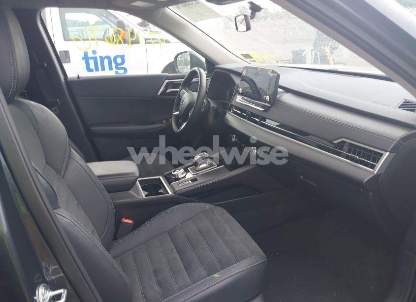 Photo 5 of 2024 Mitsubishi Outlander SE 2.5 2WD/SE BLACK EDITION S-AWC/SE BLACK EDITION W/PANO ROOF S-AWC (VIN JA4J3VA81RZ049952)