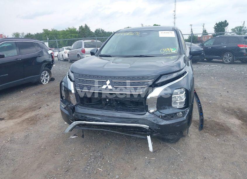 Photo 6 of 2024 Mitsubishi Outlander SE 2.5 2WD/SE BLACK EDITION S-AWC/SE BLACK EDITION W/PANO ROOF S-AWC (VIN JA4J3VA81RZ049952)