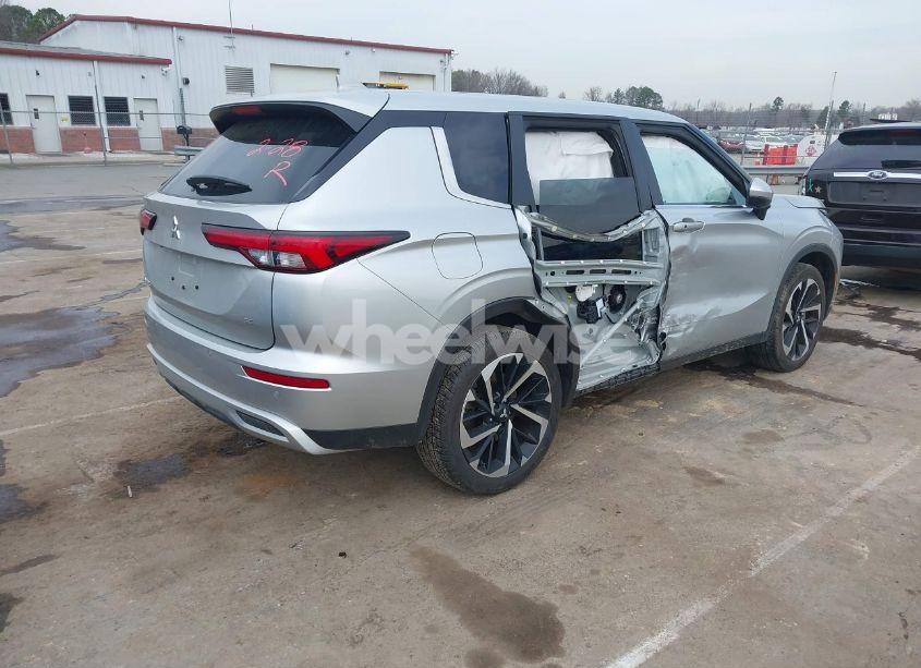 Photo 4 of 2024 Mitsubishi Outlander SE/SE BLACK EDITION/SE BLACK EDITION W/PANO ROOF S-AWC (VIN JA4J3VA81RZ059932)