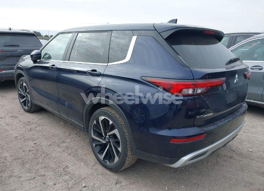 Photo 3 of 2024 Mitsubishi Outlander SE 2.5 2WD/SE BLACK EDITION S-AWC/SE BLACK EDITION W/PANO ROOF S-AWC (VIN JA4J3VA81RZ068887)