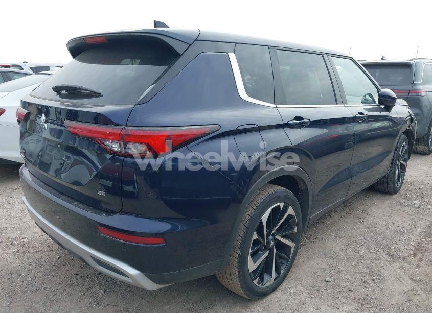 Photo 4 of 2024 Mitsubishi Outlander SE 2.5 2WD/SE BLACK EDITION S-AWC/SE BLACK EDITION W/PANO ROOF S-AWC (VIN JA4J3VA81RZ068887)