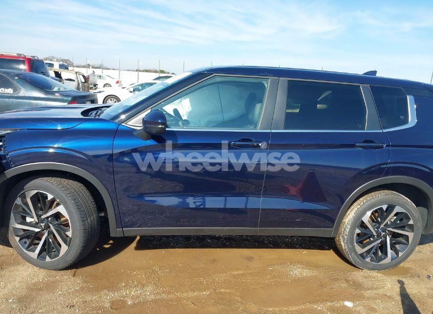 Photo 13 of 2024 Mitsubishi Outlander SE/SE BLACK EDITION/SE BLACK EDITION W/PANO ROOF S-AWC (VIN JA4J3VA82RZ068171)