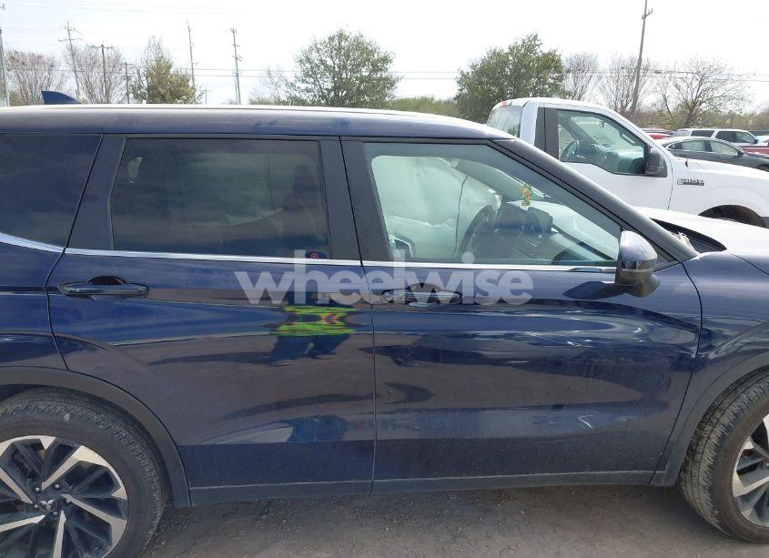 Photo 13 of 2024 Mitsubishi Outlander SE/SE BLACK EDITION/SE BLACK EDITION W/PANO ROOF S-AWC (VIN JA4J3VA83RZ047409)