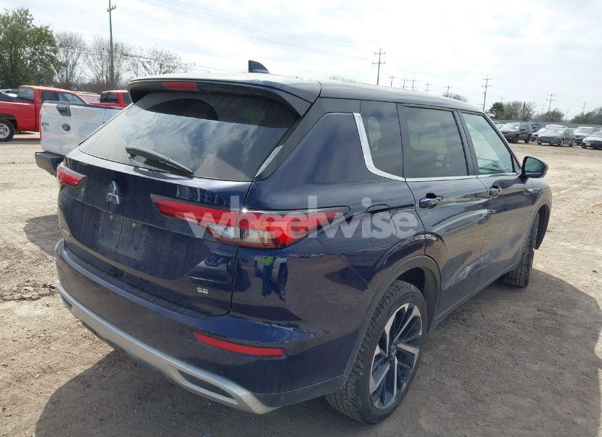 Photo 4 of 2024 Mitsubishi Outlander SE/SE BLACK EDITION/SE BLACK EDITION W/PANO ROOF S-AWC (VIN JA4J3VA83RZ047409)
