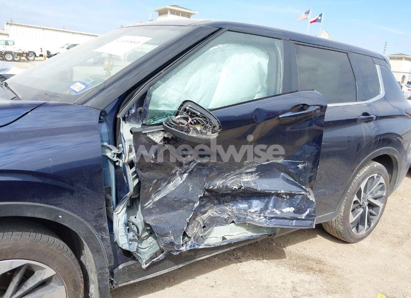 Photo 6 of 2024 Mitsubishi Outlander SE/SE BLACK EDITION/SE BLACK EDITION W/PANO ROOF S-AWC (VIN JA4J3VA83RZ047409)