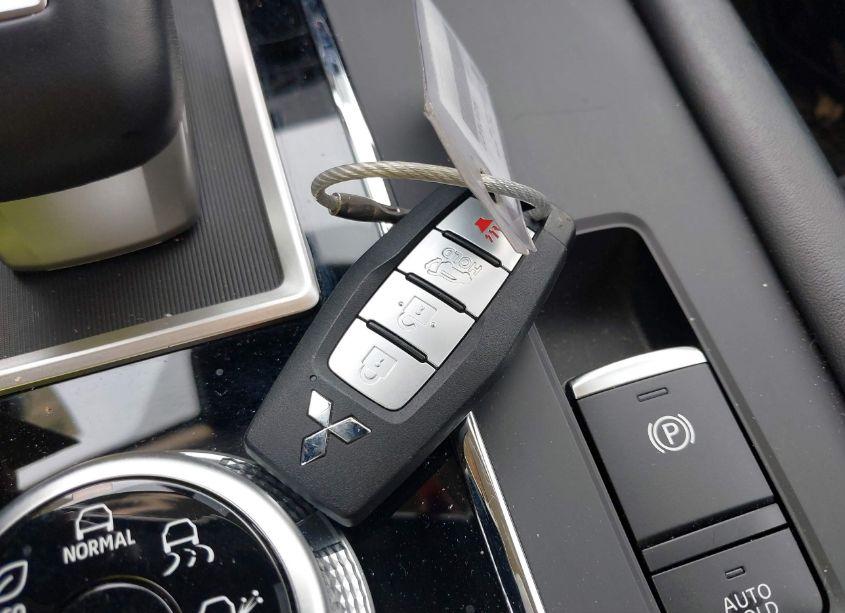 Photo 11 of 2024 Mitsubishi Outlander SE 2.5 2WD/SE BLACK EDITION S-AWC/SE BLACK EDITION W/PANO ROOF (VIN JA4J3VA83RZ070477)