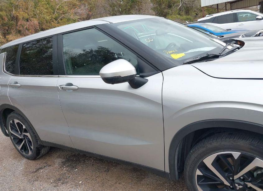 Photo 13 of 2024 Mitsubishi Outlander SE 2.5 2WD/SE BLACK EDITION S-AWC/SE BLACK EDITION W/PANO ROOF (VIN JA4J3VA83RZ070477)