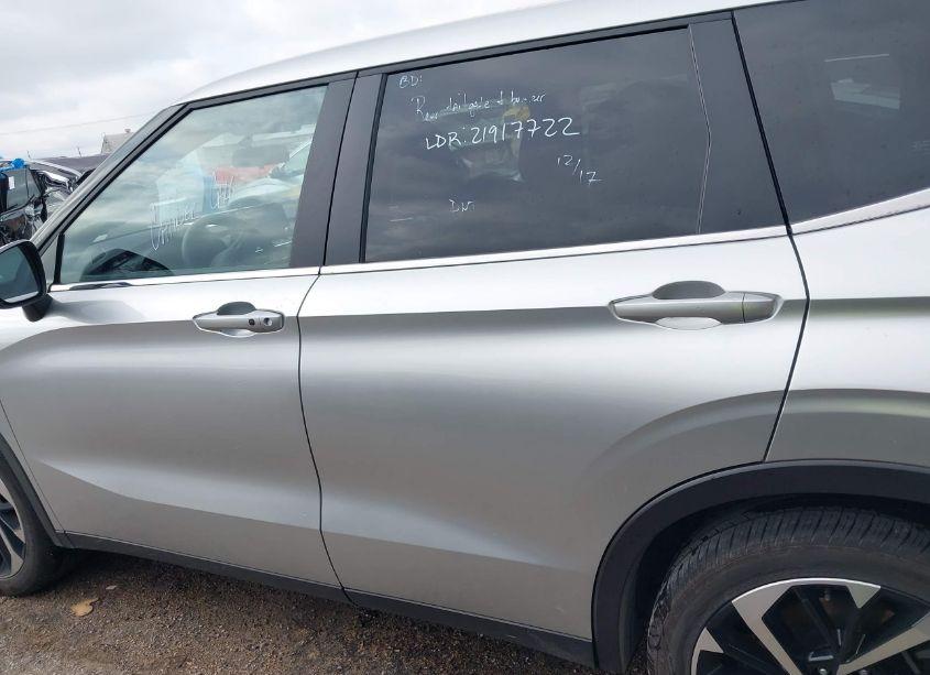 Photo 14 of 2024 Mitsubishi Outlander SE 2.5 2WD/SE BLACK EDITION S-AWC/SE BLACK EDITION W/PANO ROOF (VIN JA4J3VA83RZ070477)