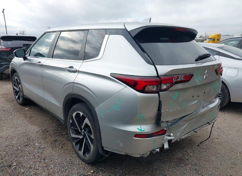 Photo 3 of 2024 Mitsubishi Outlander SE 2.5 2WD/SE BLACK EDITION S-AWC/SE BLACK EDITION W/PANO ROOF (VIN JA4J3VA83RZ070477)