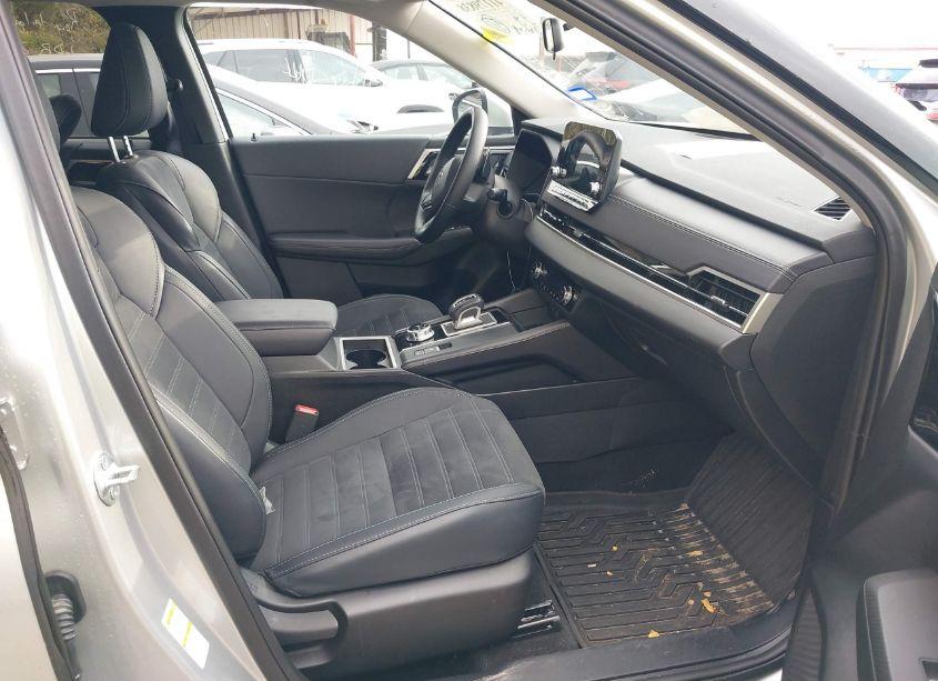 Photo 5 of 2024 Mitsubishi Outlander SE 2.5 2WD/SE BLACK EDITION S-AWC/SE BLACK EDITION W/PANO ROOF (VIN JA4J3VA83RZ070477)