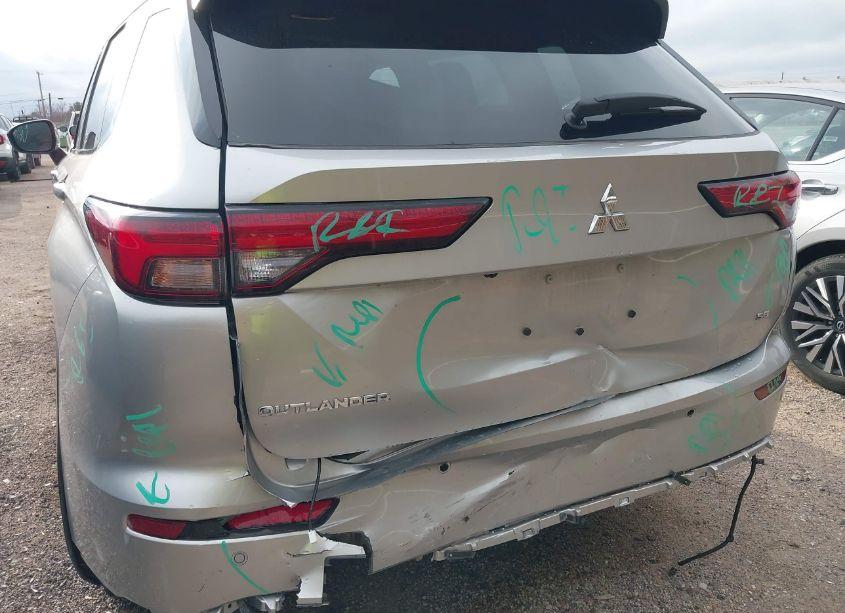 Photo 6 of 2024 Mitsubishi Outlander SE 2.5 2WD/SE BLACK EDITION S-AWC/SE BLACK EDITION W/PANO ROOF (VIN JA4J3VA83RZ070477)