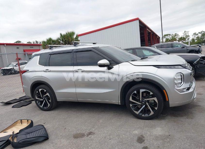 Photo 13 of 2022 Mitsubishi Outlander SEL 2.5 2WD/SEL SPECIAL EDITION (VIN JA4J3VA85NZ058437)