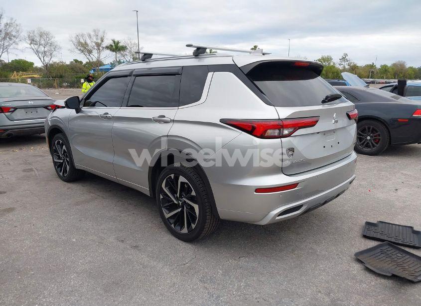 Photo 3 of 2022 Mitsubishi Outlander SEL 2.5 2WD/SEL SPECIAL EDITION (VIN JA4J3VA85NZ058437)