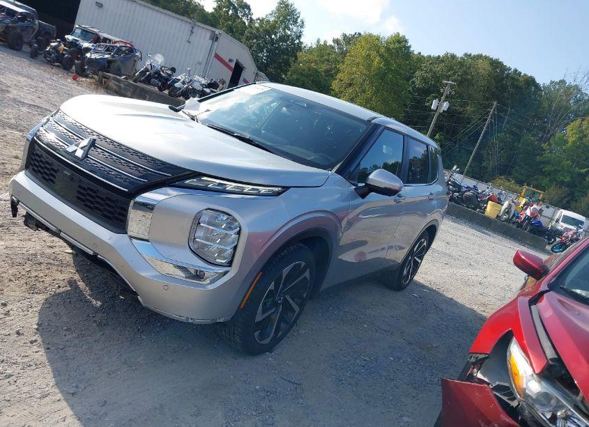 Photo 2 of 2024 Mitsubishi Outlander SE 2.5 2WD/SE BLACK EDITION S-AWC/SE BLACK EDITION W/PANO ROOF (VIN JA4J3VA85RZ038159)