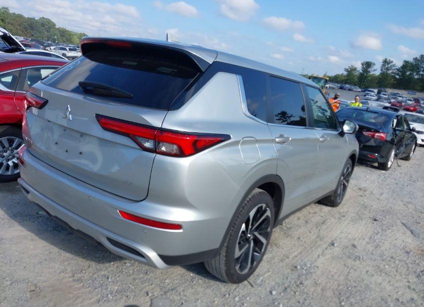 Photo 4 of 2024 Mitsubishi Outlander SE 2.5 2WD/SE BLACK EDITION S-AWC/SE BLACK EDITION W/PANO ROOF (VIN JA4J3VA85RZ038159)