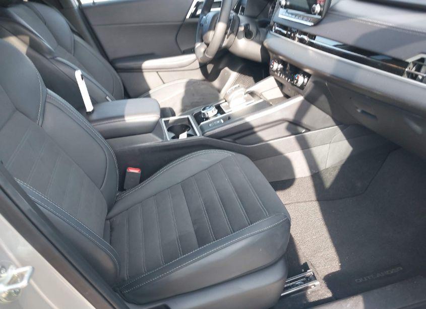 Photo 5 of 2024 Mitsubishi Outlander SE 2.5 2WD/SE BLACK EDITION S-AWC/SE BLACK EDITION W/PANO ROOF (VIN JA4J3VA85RZ038159)