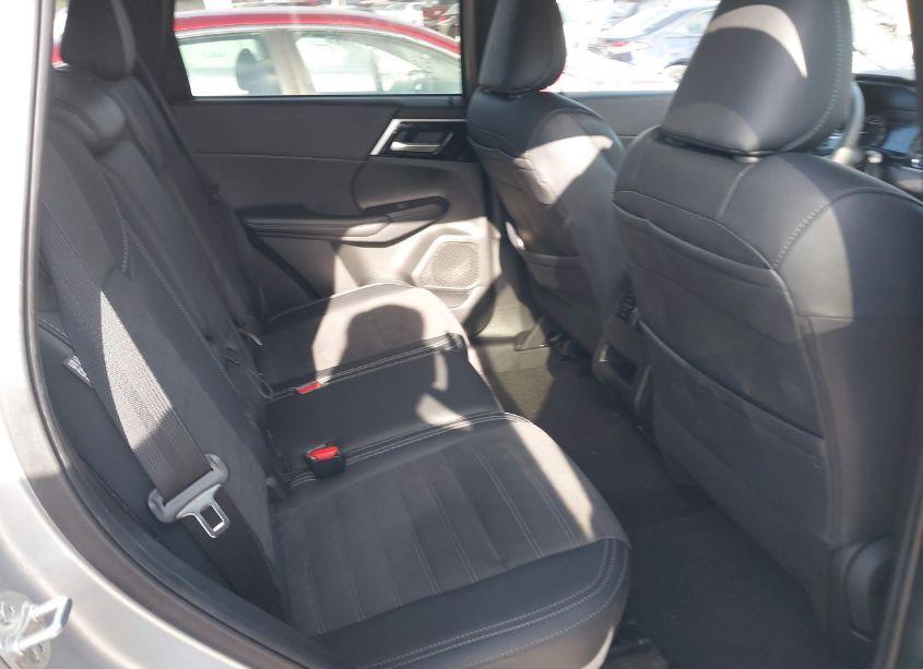 Photo 8 of 2024 Mitsubishi Outlander SE 2.5 2WD/SE BLACK EDITION S-AWC/SE BLACK EDITION W/PANO ROOF (VIN JA4J3VA85RZ038159)