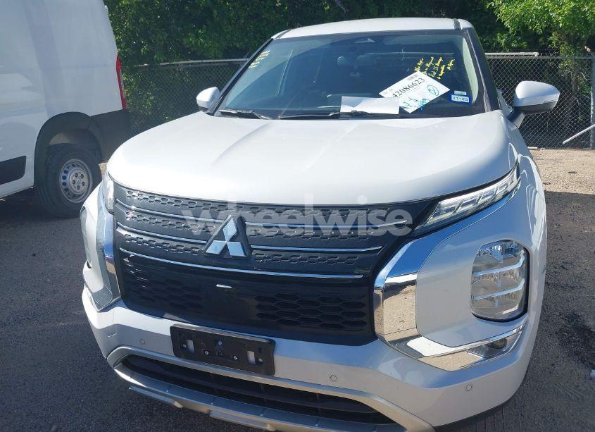 Photo 12 of 2024 Mitsubishi Outlander SE 2.5 2WD/SE BLACK EDITION S-AWC/SE BLACK EDITION W/PANO ROOF S-AWC (VIN JA4J3VA86RZ024500)