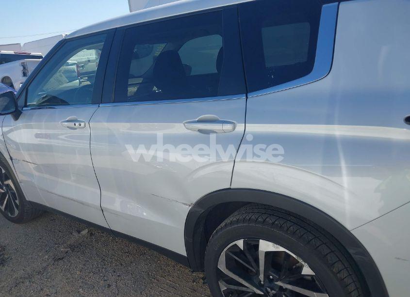 Photo 14 of 2024 Mitsubishi Outlander SE 2.5 2WD/SE BLACK EDITION S-AWC/SE BLACK EDITION W/PANO ROOF S-AWC (VIN JA4J3VA86RZ024500)