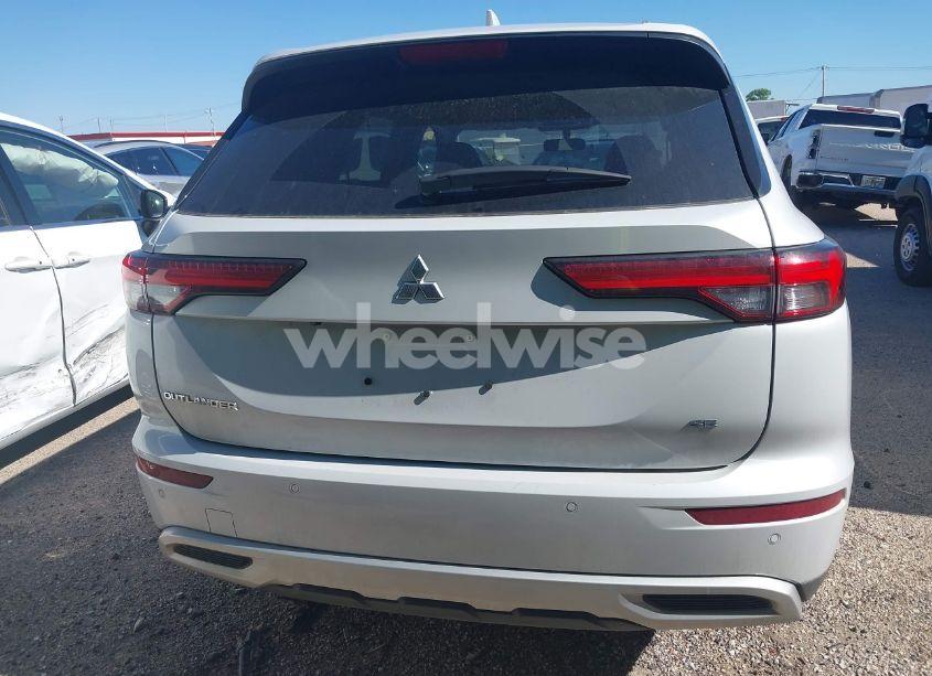 Photo 16 of 2024 Mitsubishi Outlander SE 2.5 2WD/SE BLACK EDITION S-AWC/SE BLACK EDITION W/PANO ROOF S-AWC (VIN JA4J3VA86RZ024500)