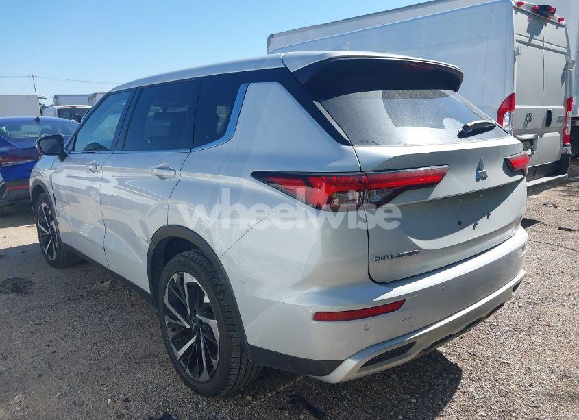 Photo 3 of 2024 Mitsubishi Outlander SE 2.5 2WD/SE BLACK EDITION S-AWC/SE BLACK EDITION W/PANO ROOF S-AWC (VIN JA4J3VA86RZ024500)