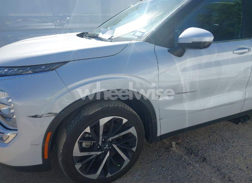 Photo 6 of 2024 Mitsubishi Outlander SE 2.5 2WD/SE BLACK EDITION S-AWC/SE BLACK EDITION W/PANO ROOF S-AWC (VIN JA4J3VA86RZ024500)