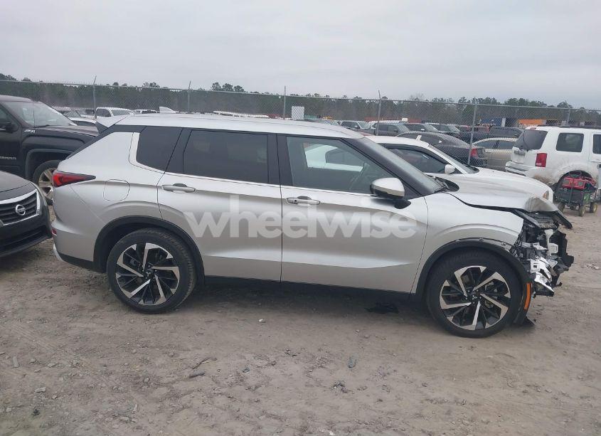 Photo 14 of 2024 Mitsubishi Outlander SE/SE BLACK EDITION/SE BLACK EDITION W/PANO ROOF S-AWC (VIN JA4J3VA86RZ067072)