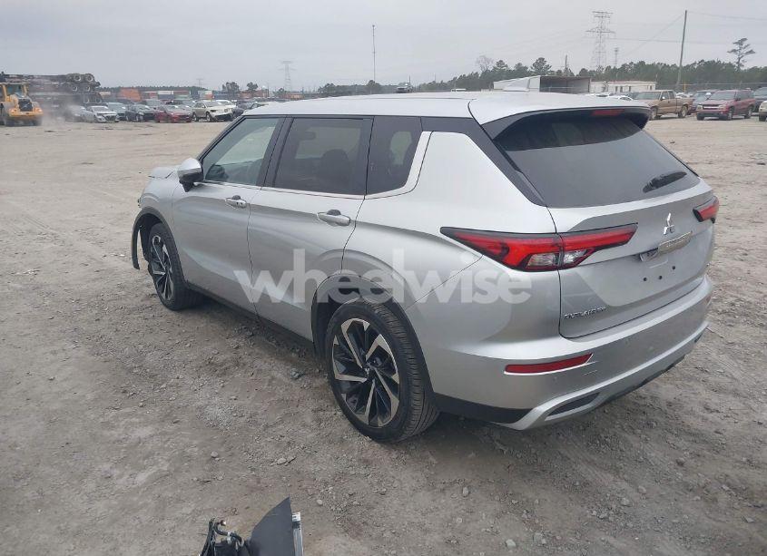 Photo 3 of 2024 Mitsubishi Outlander SE/SE BLACK EDITION/SE BLACK EDITION W/PANO ROOF S-AWC (VIN JA4J3VA86RZ067072)