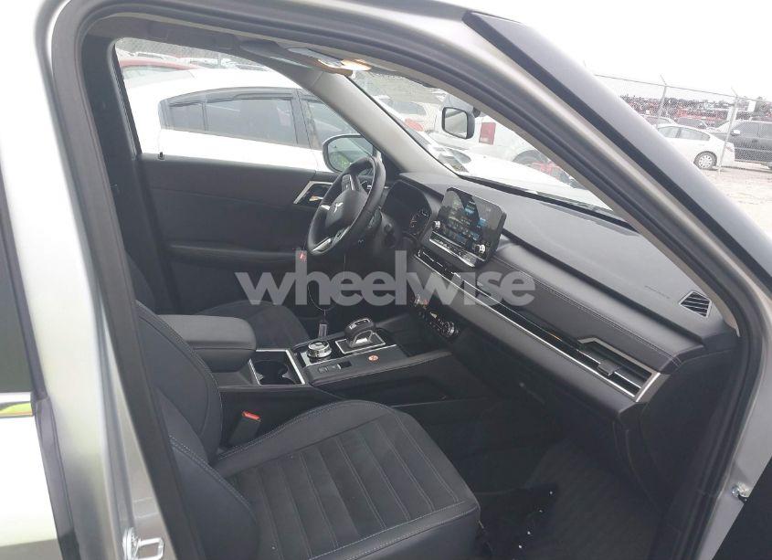 Photo 5 of 2024 Mitsubishi Outlander SE/SE BLACK EDITION/SE BLACK EDITION W/PANO ROOF S-AWC (VIN JA4J3VA86RZ067072)