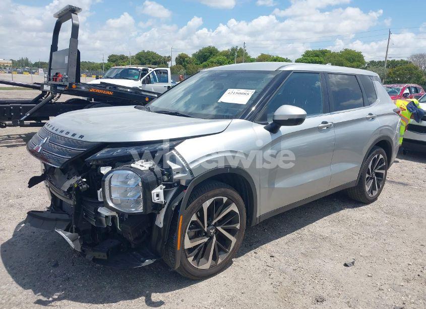 Photo 2 of 2024 Mitsubishi Outlander SE 2.5 2WD (VIN JA4J3VA87RZ012811)