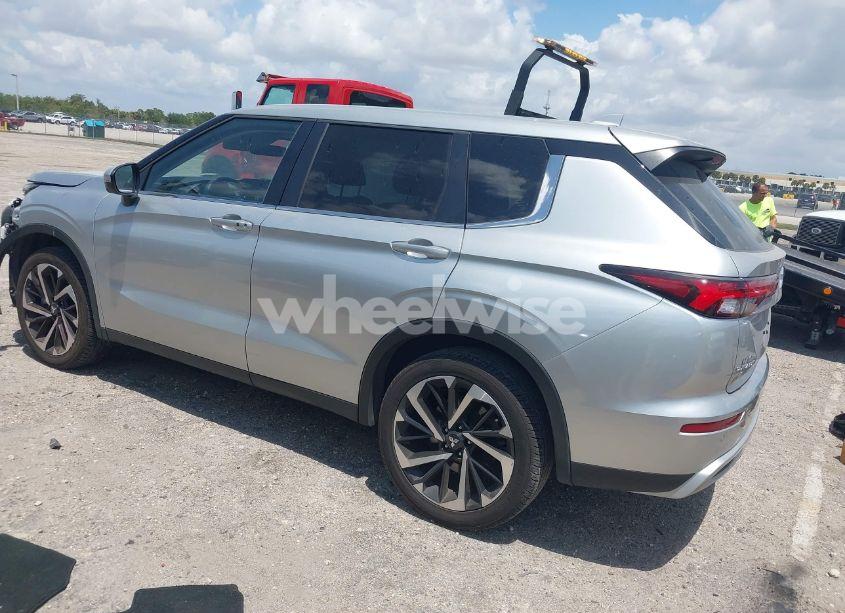 Photo 3 of 2024 Mitsubishi Outlander SE 2.5 2WD (VIN JA4J3VA87RZ012811)