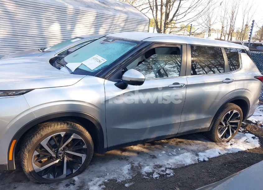 Photo 14 of 2024 Mitsubishi Outlander SE 2.5 2WD/SE BLACK EDITION S-AWC/SE BLACK EDITION W/PANO ROOF S-AWC (VIN JA4J3VA87RZ027177)