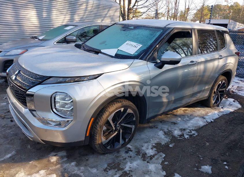 Photo 2 of 2024 Mitsubishi Outlander SE 2.5 2WD/SE BLACK EDITION S-AWC/SE BLACK EDITION W/PANO ROOF S-AWC (VIN JA4J3VA87RZ027177)