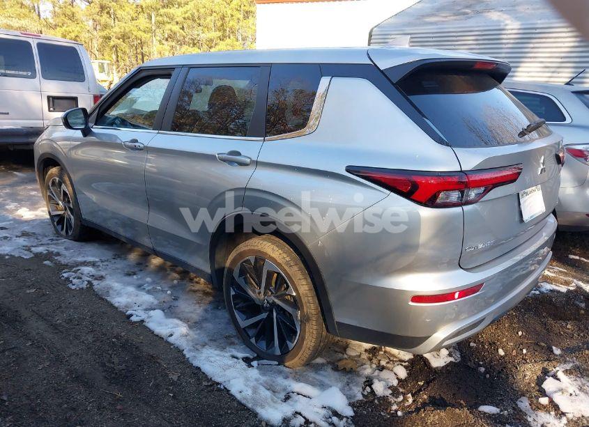 Photo 3 of 2024 Mitsubishi Outlander SE 2.5 2WD/SE BLACK EDITION S-AWC/SE BLACK EDITION W/PANO ROOF S-AWC (VIN JA4J3VA87RZ027177)