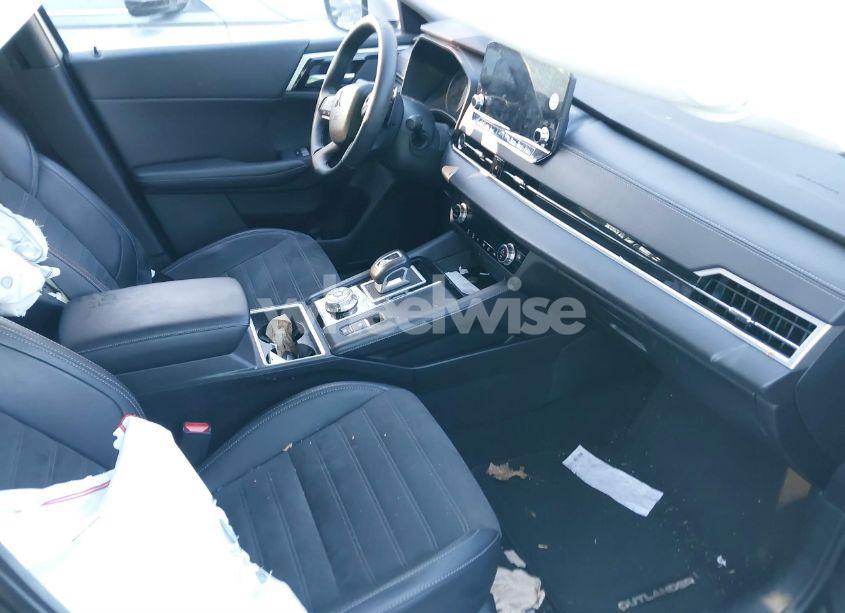 Photo 5 of 2024 Mitsubishi Outlander SE 2.5 2WD/SE BLACK EDITION S-AWC/SE BLACK EDITION W/PANO ROOF S-AWC (VIN JA4J3VA87RZ027177)