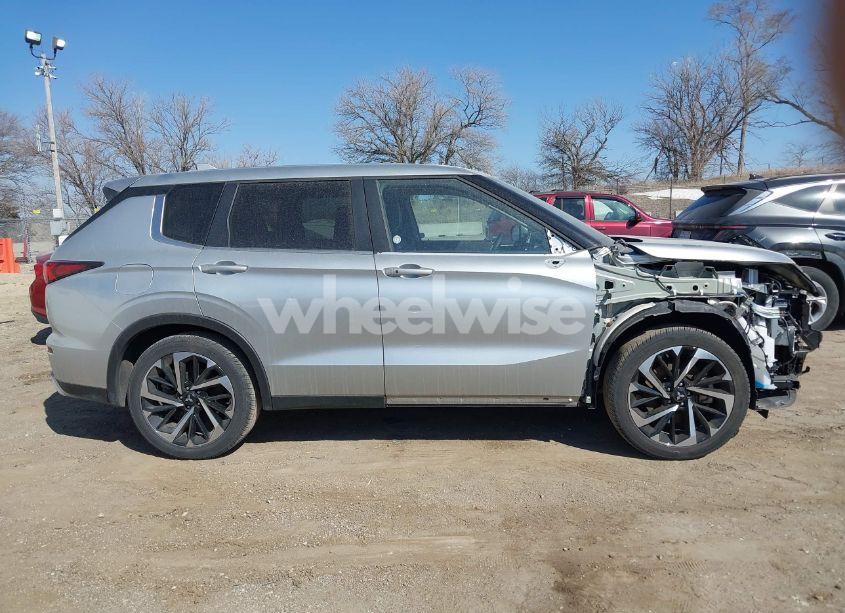 Photo 14 of 2024 Mitsubishi Outlander SE/SE BLACK EDITION/SE BLACK EDITION W/PANO ROOF S-AWC (VIN JA4J3VA87RZ038163)