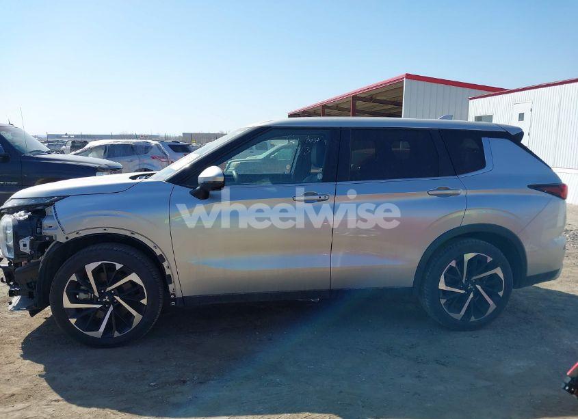 Photo 15 of 2024 Mitsubishi Outlander SE/SE BLACK EDITION/SE BLACK EDITION W/PANO ROOF S-AWC (VIN JA4J3VA87RZ038163)