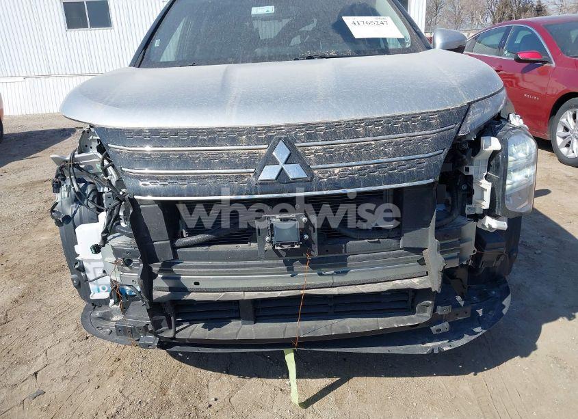 Photo 6 of 2024 Mitsubishi Outlander SE/SE BLACK EDITION/SE BLACK EDITION W/PANO ROOF S-AWC (VIN JA4J3VA87RZ038163)