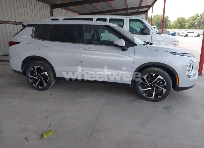 Photo 13 of 2024 Mitsubishi Outlander SE 2.5 2WD/SE BLACK EDITION S-AWC/SE BLACK EDITION W/PANO ROOF S-AWC (VIN JA4J3VA87RZ080669)