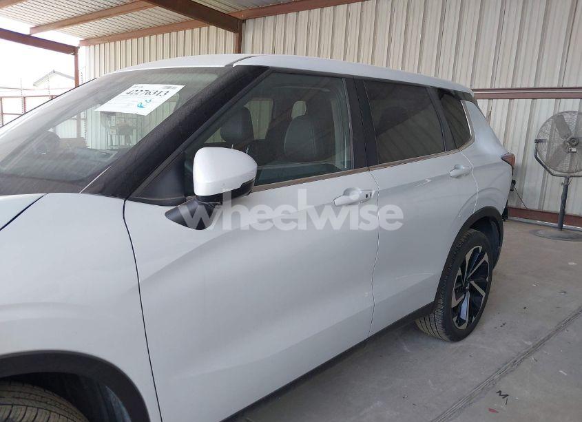 Photo 14 of 2024 Mitsubishi Outlander SE 2.5 2WD/SE BLACK EDITION S-AWC/SE BLACK EDITION W/PANO ROOF S-AWC (VIN JA4J3VA87RZ080669)