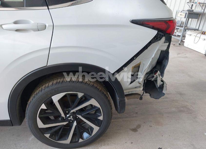 Photo 18 of 2024 Mitsubishi Outlander SE 2.5 2WD/SE BLACK EDITION S-AWC/SE BLACK EDITION W/PANO ROOF S-AWC (VIN JA4J3VA87RZ080669)