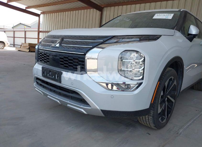 Photo 19 of 2024 Mitsubishi Outlander SE 2.5 2WD/SE BLACK EDITION S-AWC/SE BLACK EDITION W/PANO ROOF S-AWC (VIN JA4J3VA87RZ080669)