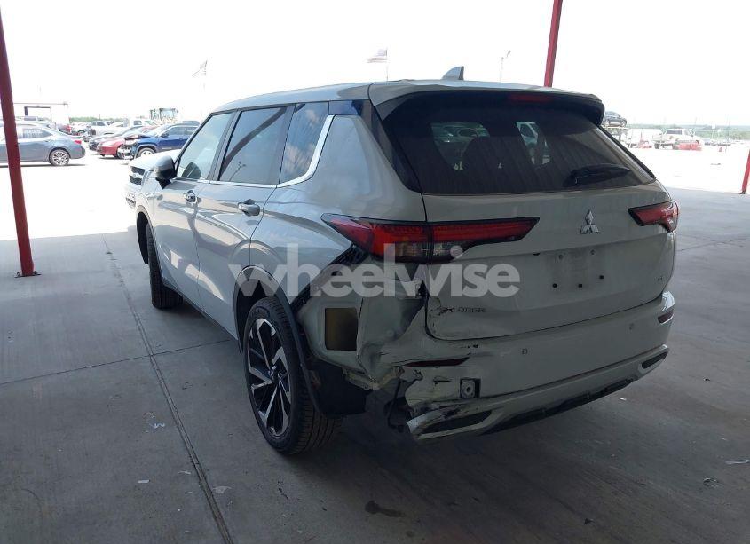 Photo 3 of 2024 Mitsubishi Outlander SE 2.5 2WD/SE BLACK EDITION S-AWC/SE BLACK EDITION W/PANO ROOF S-AWC (VIN JA4J3VA87RZ080669)