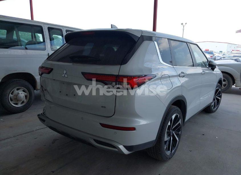 Photo 4 of 2024 Mitsubishi Outlander SE 2.5 2WD/SE BLACK EDITION S-AWC/SE BLACK EDITION W/PANO ROOF S-AWC (VIN JA4J3VA87RZ080669)