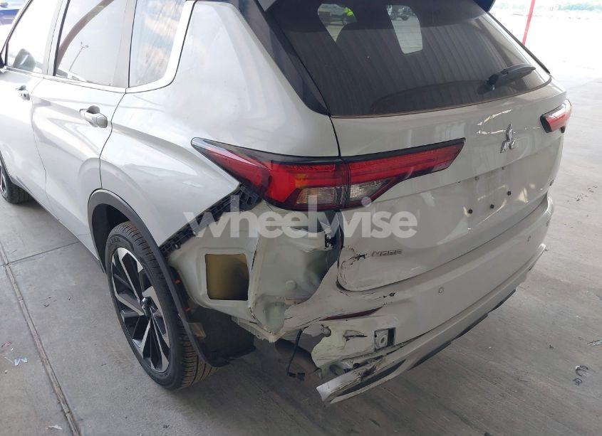 Photo 6 of 2024 Mitsubishi Outlander SE 2.5 2WD/SE BLACK EDITION S-AWC/SE BLACK EDITION W/PANO ROOF S-AWC (VIN JA4J3VA87RZ080669)